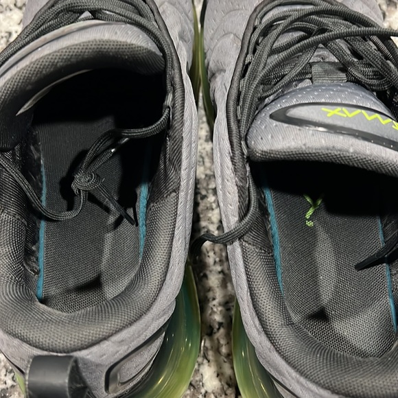 9.5 Nike Air Max 720 - Picture 3 of 6